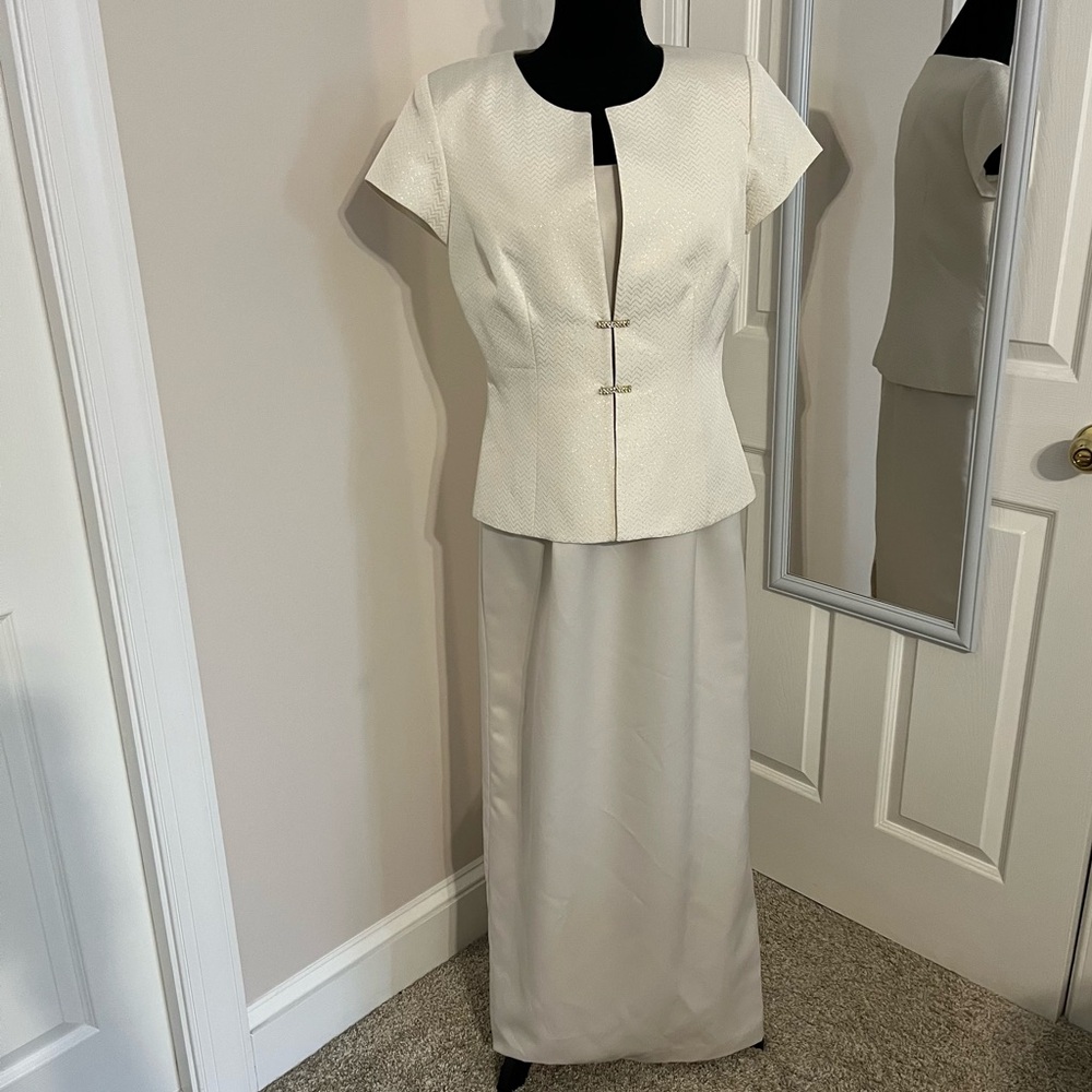 Vintage Cachet 2-piece cream dress w/ cream gold jacket set size 10